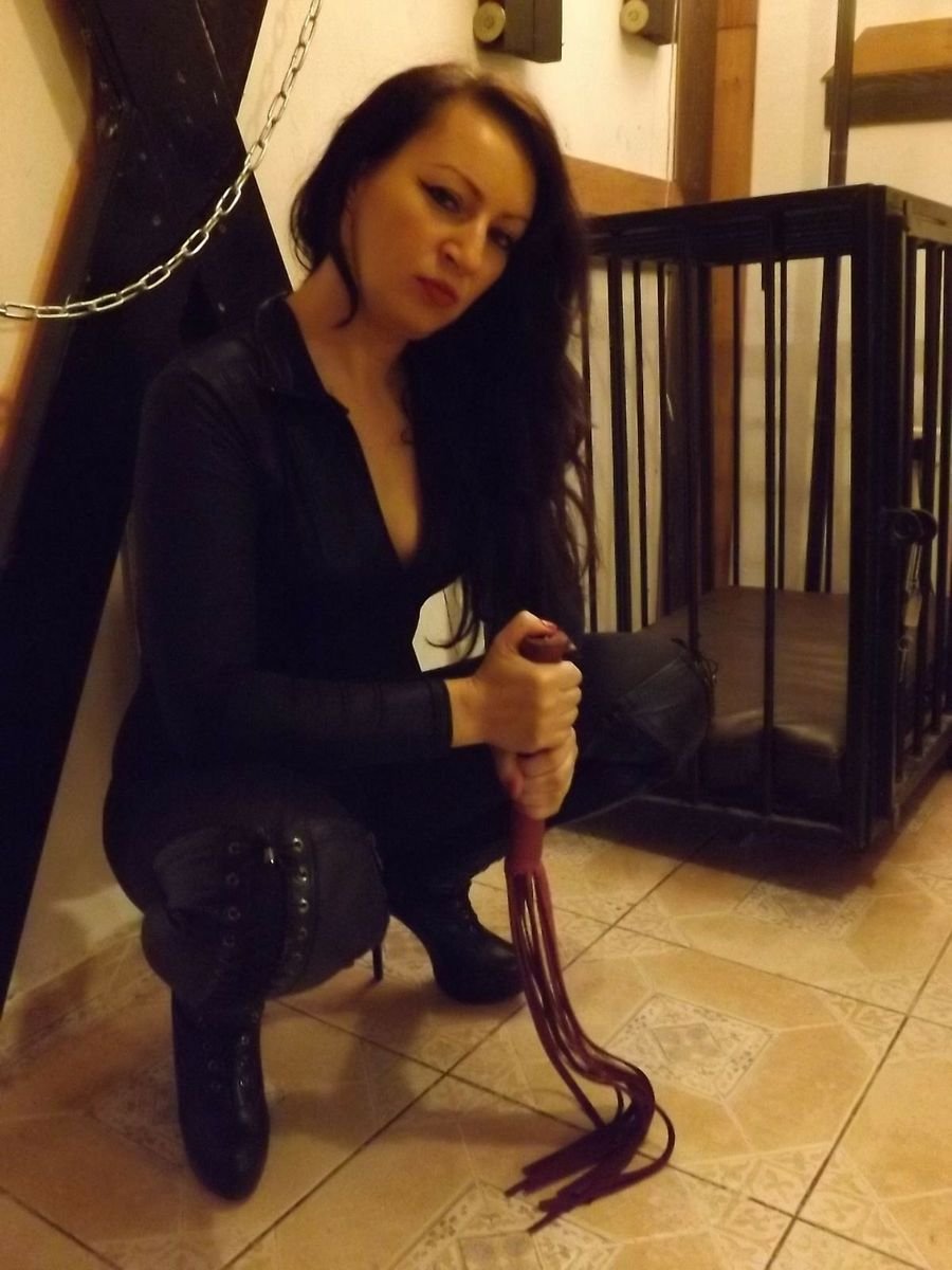 Dominatrix Alessandra images from live cam show